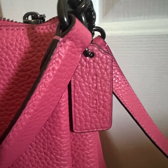 Brand New w/tags beautiful Pink leather Coach bag. - Picture 5 of 6